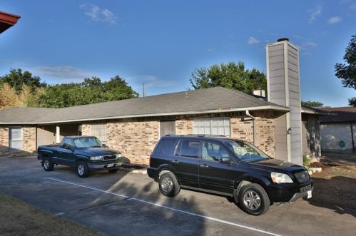 2102 Courtney St, Austin TX 78745-5298 exterior