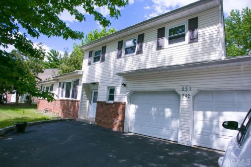 742 Grove Ave, Edison NJ  08820-2711 exterior