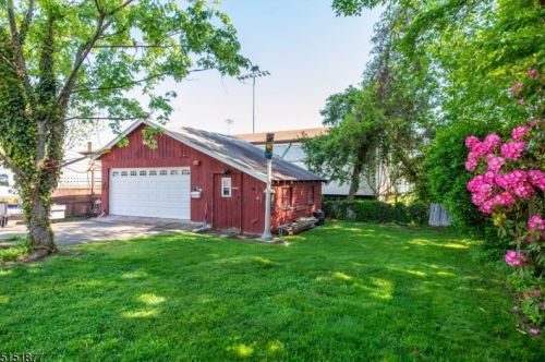 20 Sindle Ave, West Paterson NJ 07424-1650 exterior