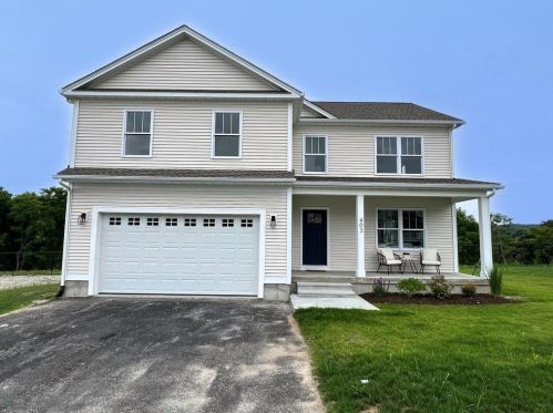 403 Louise St, Woonsocket, RI 02895-6672