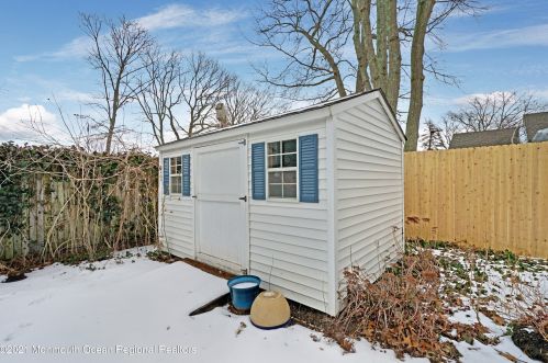 15 Glenwood Dr, Berkeley Township NJ 08721-1021 exterior