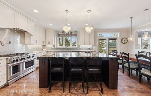 111 Clinton Ave, Elmhurst IL 60126-2906 exterior