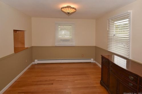 523 Taylor St, Vernon CT 06066-5231 exterior