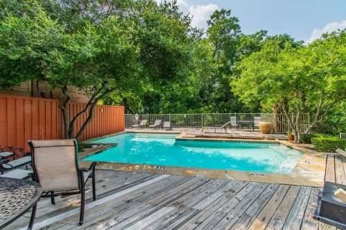 4777 Cedar Springs Rd, Dallas TX  75219-6144 exterior