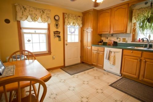 102 Warren St, West Springfield, MA 01089-2731