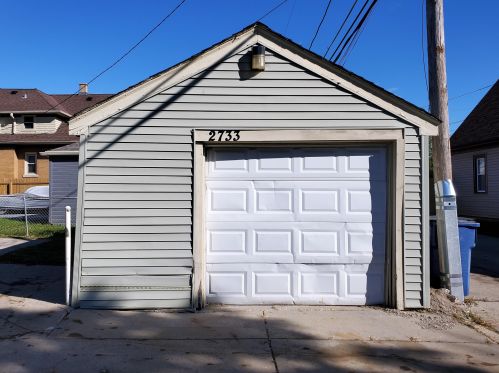 2733 Roosevelt Dr, Milwaukee WI 53216-1838 exterior