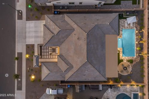 8513 22 Dr, Phoenix AZ 85041-7712 exterior