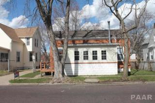 411 Caroline St, Pekin, IL 61554-3226