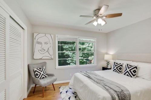 1861 Crestline Dr, Atlanta GA  30345-3871 exterior