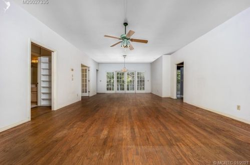 9101 Indian Riv Dr, Fort Pierce FL 34982-7824 exterior