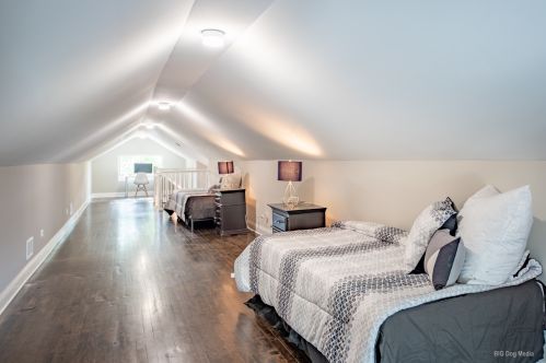 7616 Luella Ave, Chicago IL 60649-4108 exterior