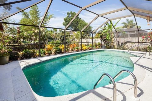 688 102 Ave, Naples FL 34108-3215 exterior