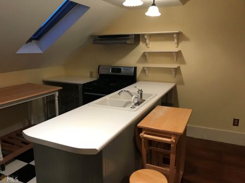 1528 Cambridge Ave, Atlanta GA 30337-2110 exterior