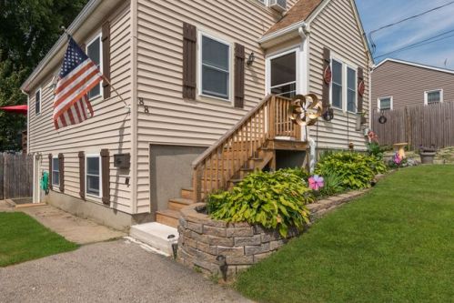 88 Hemond Ave, Woonsocket, RI 02895-6508