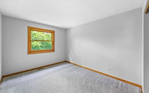 1788 Woodhaven Dr, Bull Valley IL 60014-1940 exterior