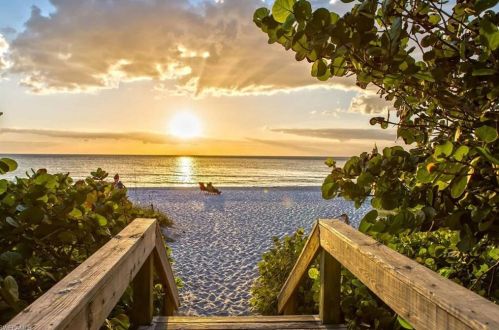 6867 Sterling Greens Dr, Naples FL 34104-5727 exterior