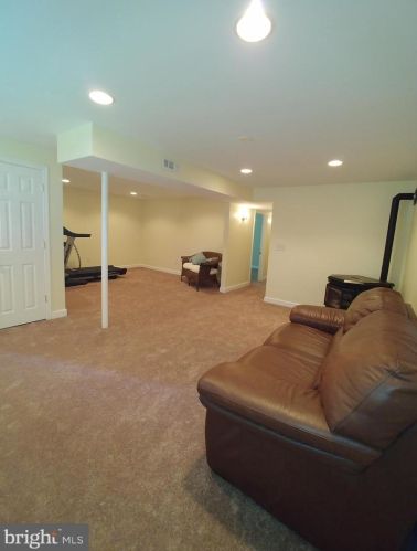 1650 Bay Rdg Rd, Edgewater MD 21037-1716 exterior