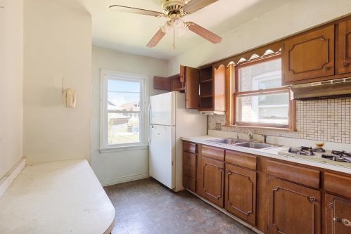 8516 Blackstone Ave, Chicago IL 60637-1823 exterior