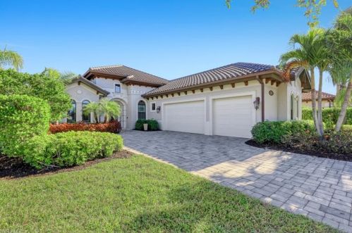 7247 Lantana Cir, Naples FL 34119-9809 exterior