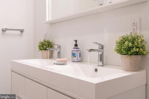 2123 Cumberland St, Philadelphia PA 19125-1718 exterior