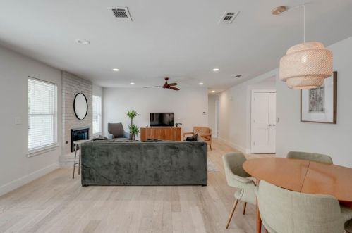 5405 Fairmont Cir, Austin TX 78745-2757 exterior