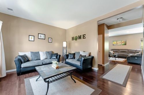 604 Glengarry Ct, Pittsburgh, PA 15239-5314