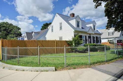 131 Wilson Ave, Quincy MA 02170-1037 exterior