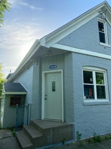 12524 Wood St, Chicago, IL 60827-5931