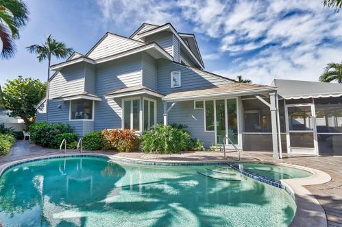 643 Bridgeway Ln, Naples, FL 34108-2777