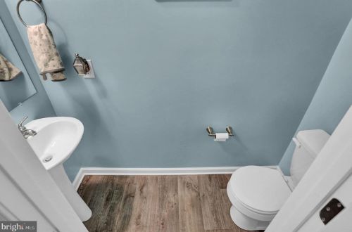 206 Overlook Dr, Hanover PA 17331-9136 exterior