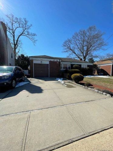 108 Chester St, Valley Stream NY  11580-4213 exterior