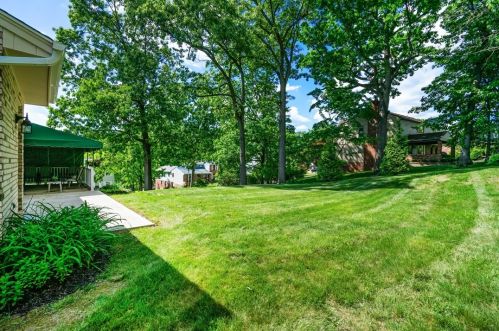 100 Parliament Dr, Moon Twp PA 15108-3276 exterior