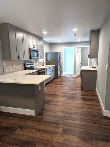 9408 Roslan Pl, Saint Louis, MO 63114-2708