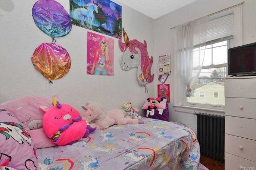 6 Eton St, Valley Stream NY 11581-2903 exterior