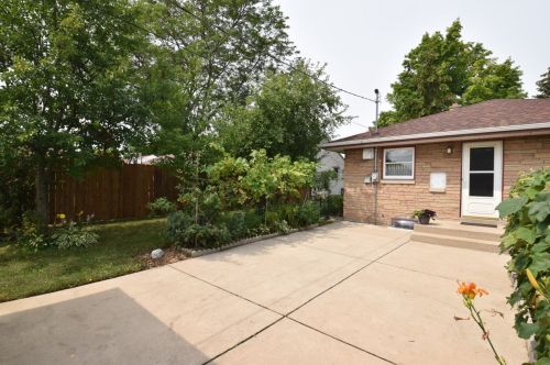 5325 Norwich St, Milwaukee, WI 53220-2663