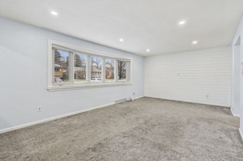 658 Presque Isle Dr, Pittsburgh PA  15239-2652 exterior