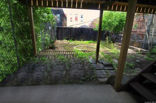 2029 Daly Ave, Bronx NY 10460-2834 exterior