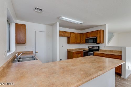 5906 32 Ave, Phoenix AZ 85017-4015 exterior