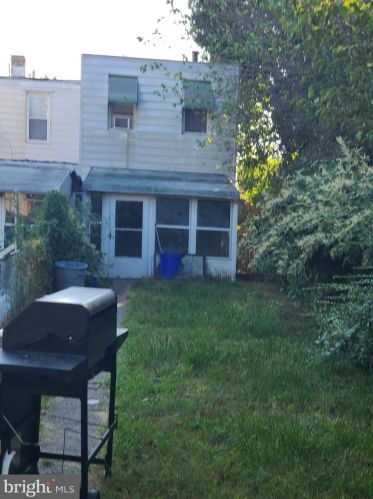 319 Engle St, Chester PA 19013-2509 exterior