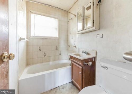 15 Dunmore Ave, Trenton NJ 08618-1937 exterior