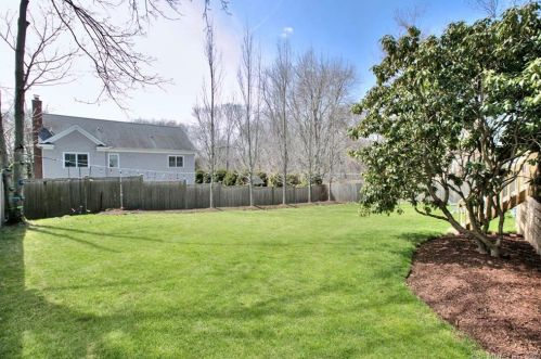 26 Bauer Pl, Westport CT 06880-4101 exterior