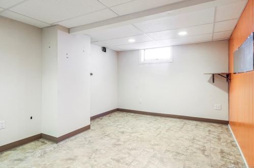 12 Monroe St, North Haven CT 06473-1813 exterior