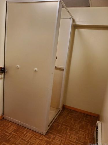 4 Kulas Ter, Seymour CT 06483-2715 exterior