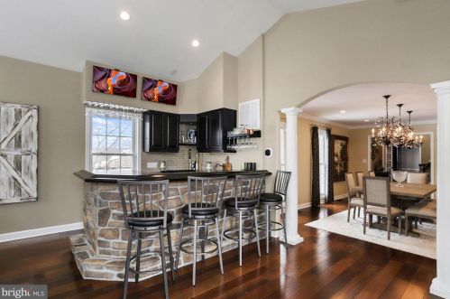 19840 Meredith Dr, Rockville MD 20855-2426 exterior