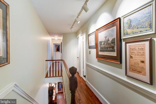 217 6 St, Washington DC 20003-1135 exterior