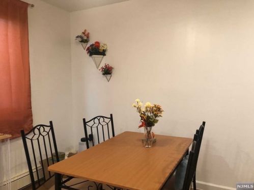 454 Morningside Ave, Fairview NJ  07022-1111 exterior