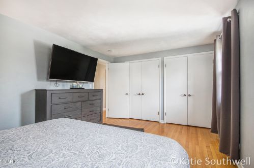 1829 Lonsdale Dr, Grand Rapids MI 49503-3827 exterior