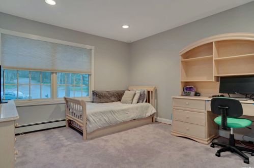 42 Clayton Dr, Huntington Station NY 11746-5503 exterior