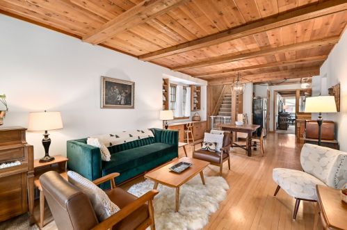 4929 Hollywood Ave, Milwaukee WI 53217-5935 exterior