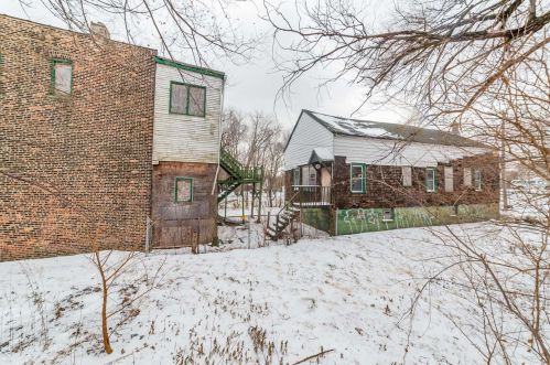 9002 Mackinaw Ave, Chicago IL 60617-4437 exterior